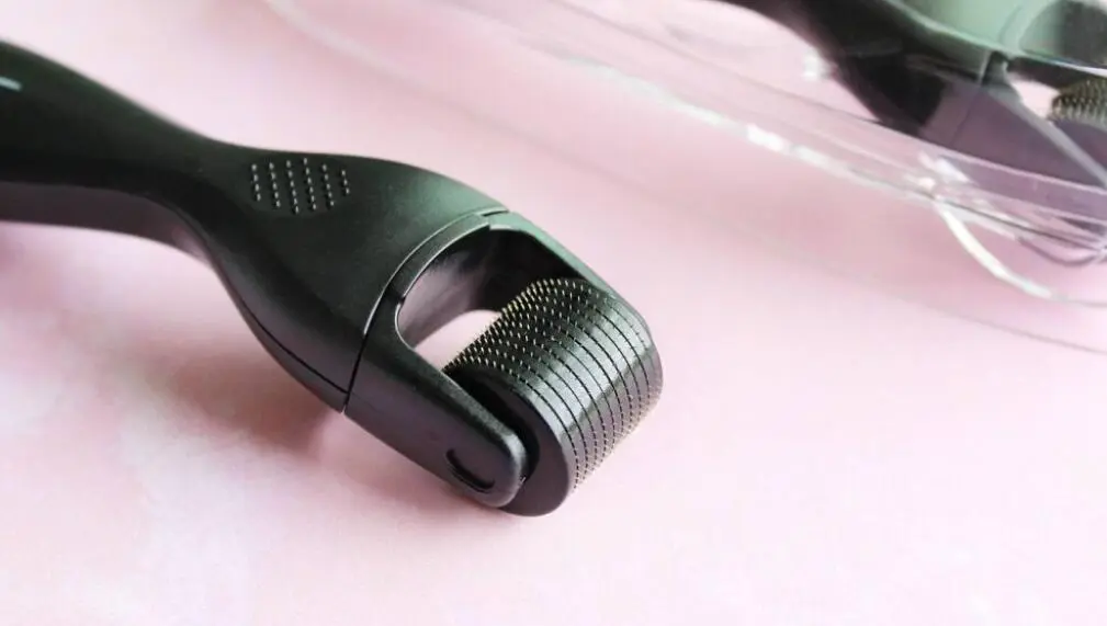 black handle body derma roller